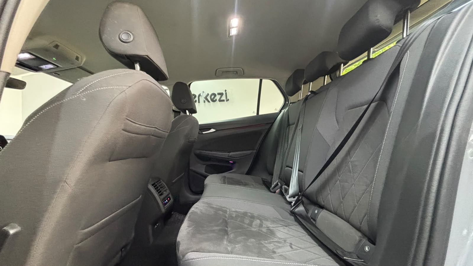 VOLKSWAGEN GOLF 19